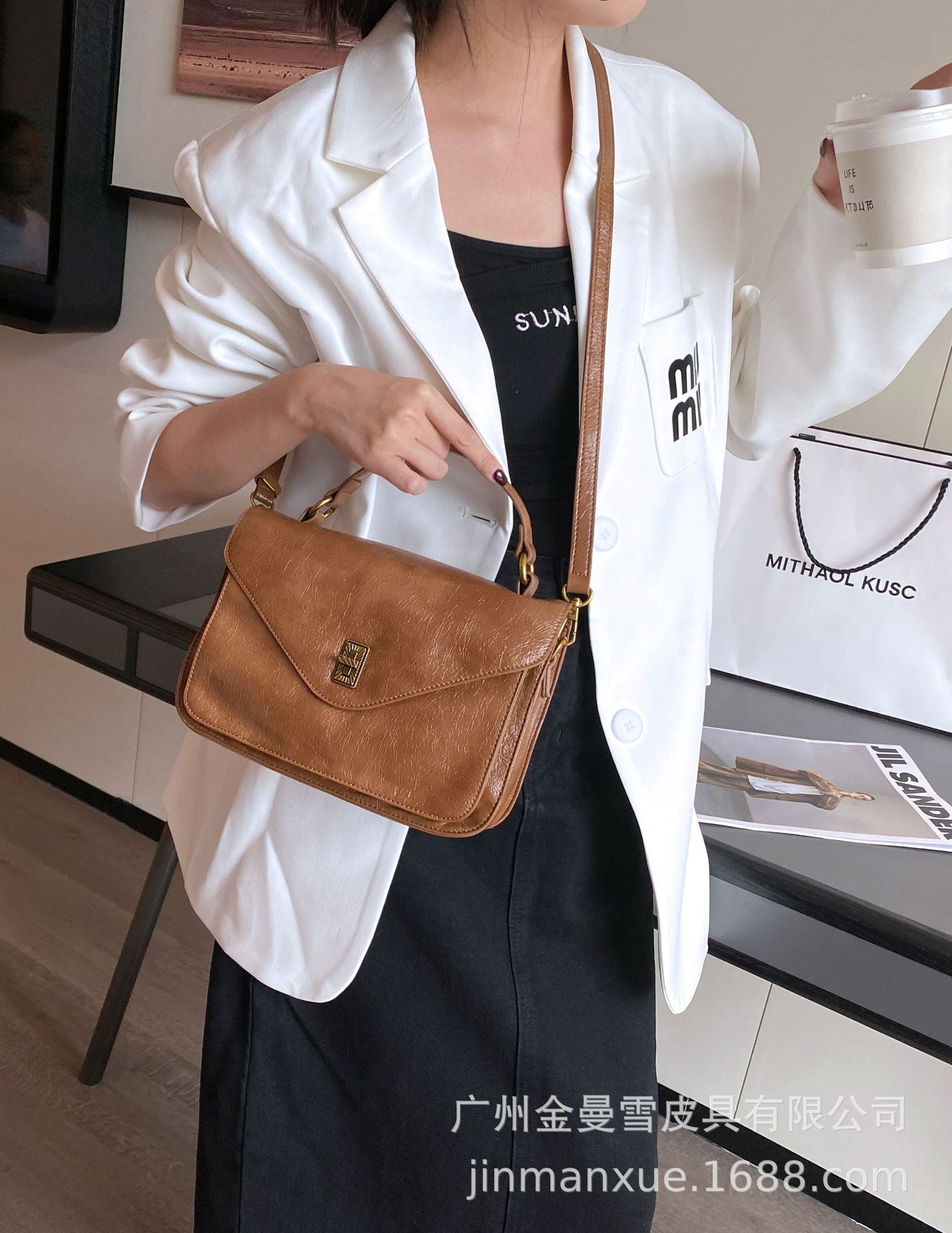 Messenger bag light luxury fashion 2024 new handbag women's large capacity commuter bag waxed cowhide shoulder messenger bag