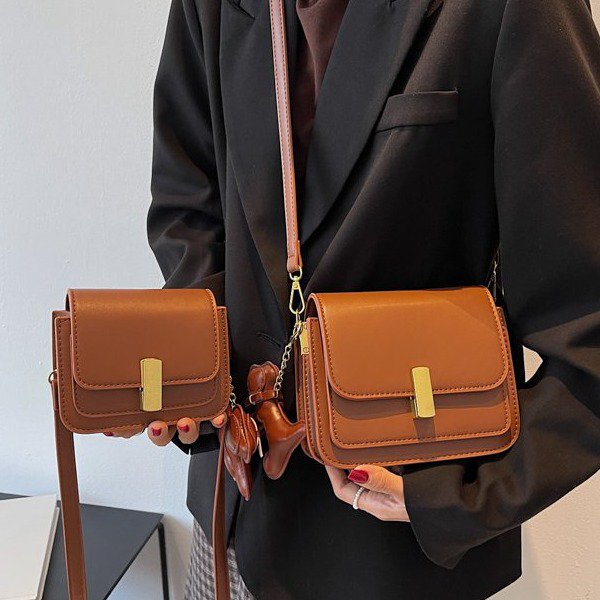 Popular small square bag all-match niche messenger bag small bag female 2022 new texture fashion commuter shoulder bag handbag